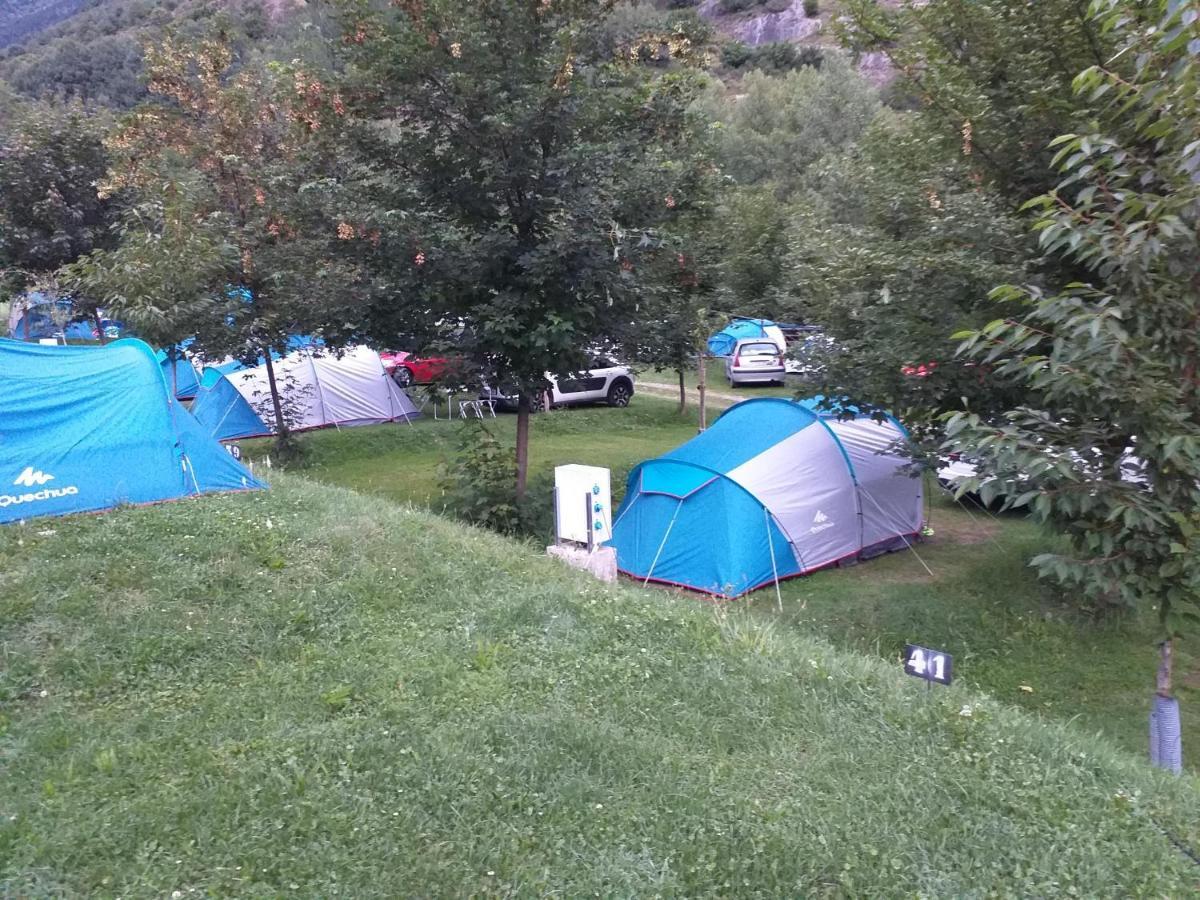 Camping Riu Gelat Hotel Espot Exterior photo