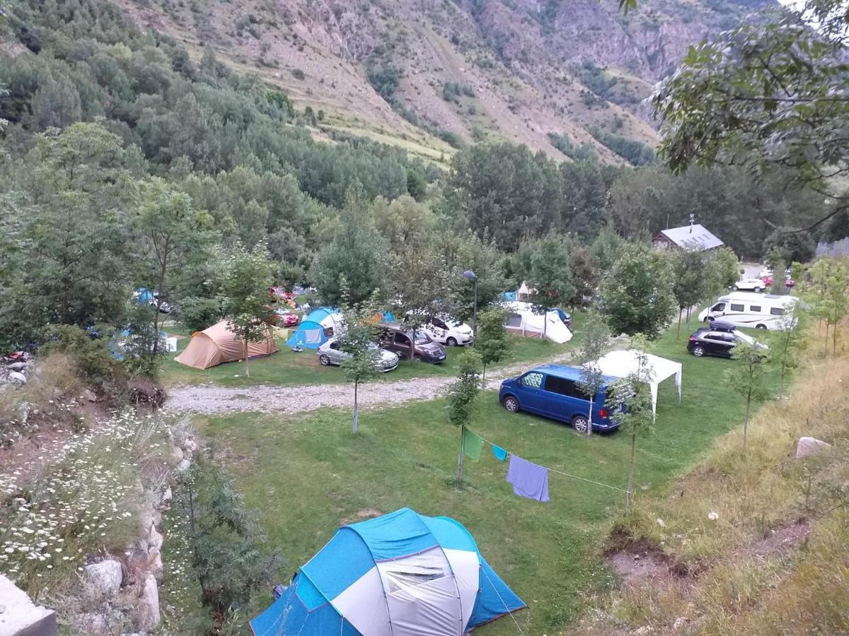Camping Riu Gelat Hotel Espot Exterior photo