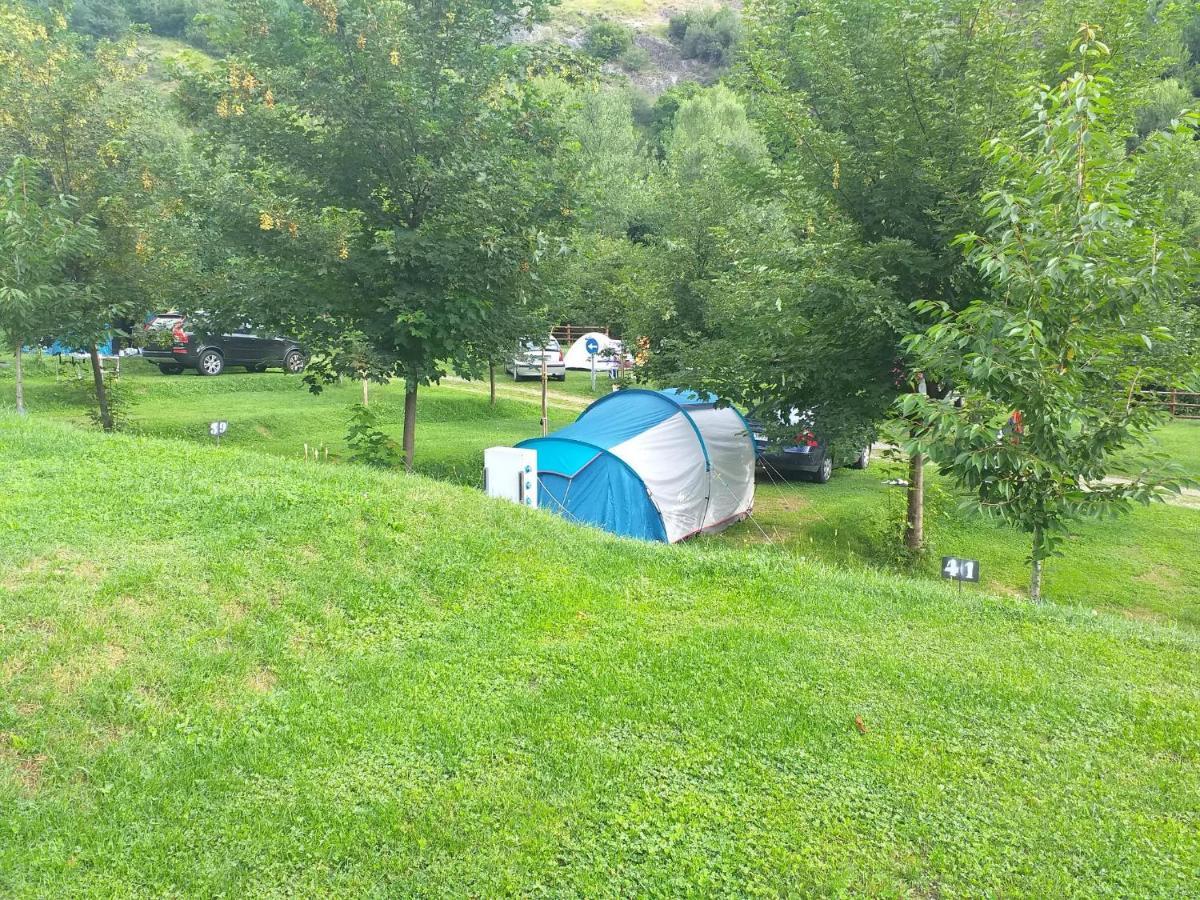 Camping Riu Gelat Hotel Espot Exterior photo