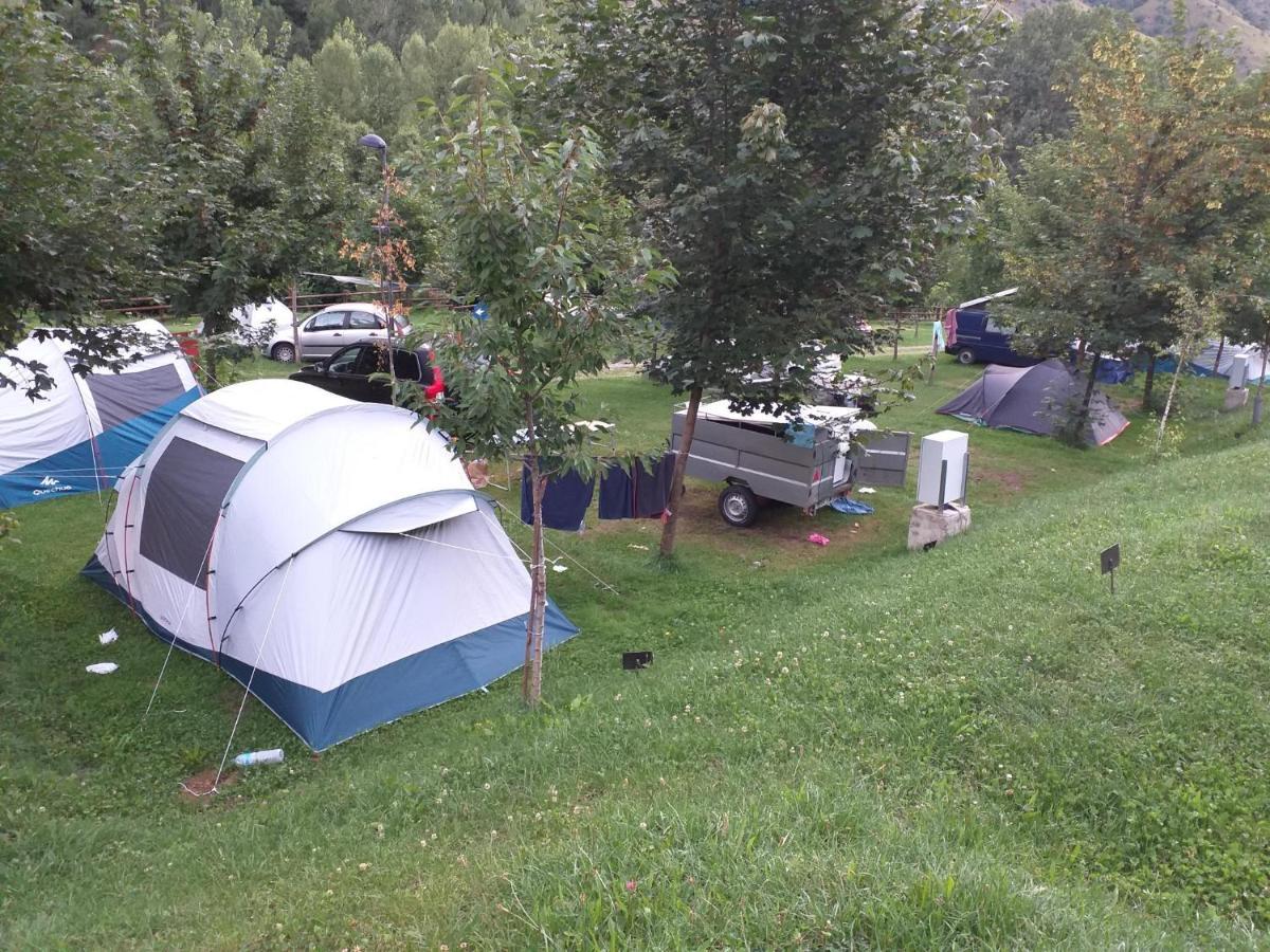 Camping Riu Gelat Hotel Espot Exterior photo
