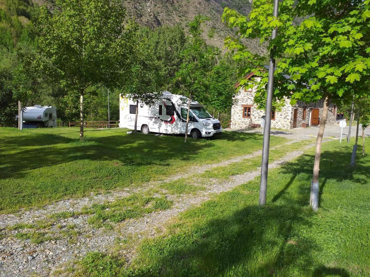 Camping Riu Gelat Hotel Espot Exterior photo